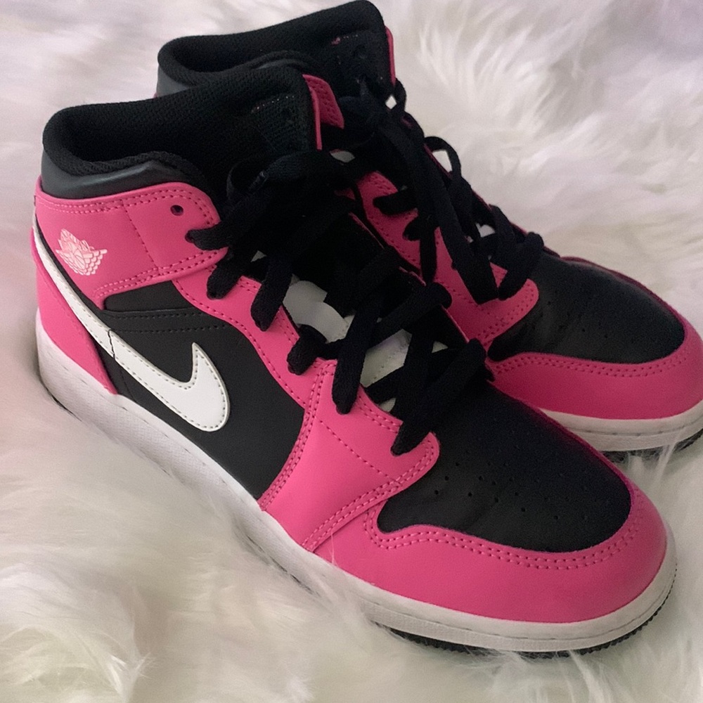 ‘Pink-sicle’ Nike Jordan 1’s (Mid) Size 6.5 Y= 8 women’s